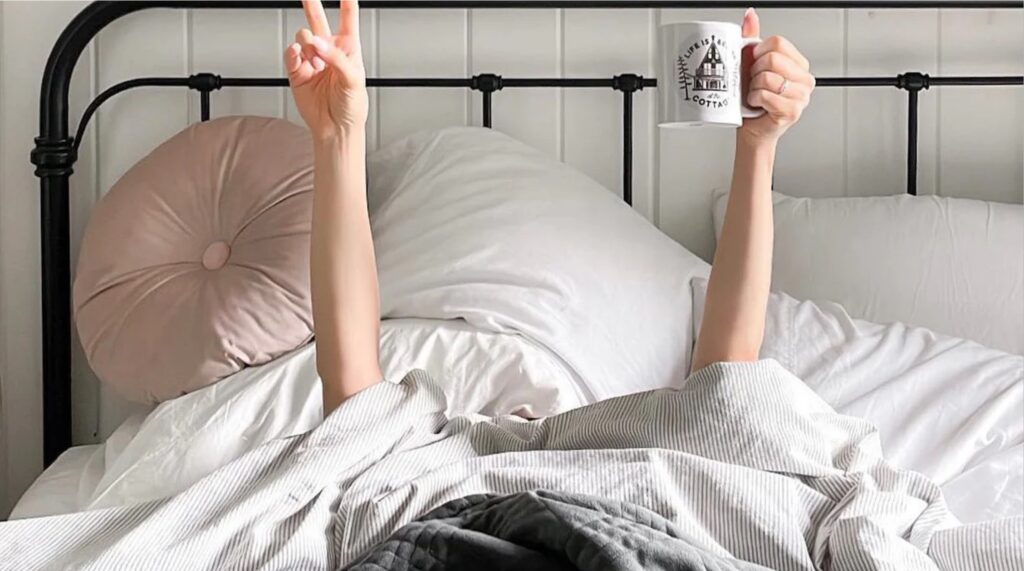 Featured image for Minimalist Bedding Ideas for a Clean, Modern Look